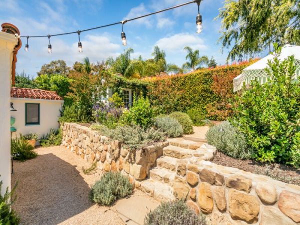 Charming 3 Bedrooms Home Sleeps 6 Guests in Santa Barbara