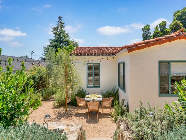 Charming 3 Bedrooms Home Sleeps 6 Guests in Santa Barbara
