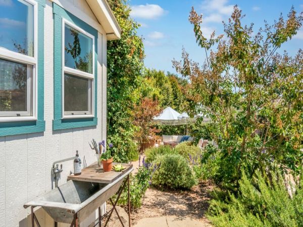 Charming 3 Bedrooms Home Sleeps 6 Guests in Santa Barbara