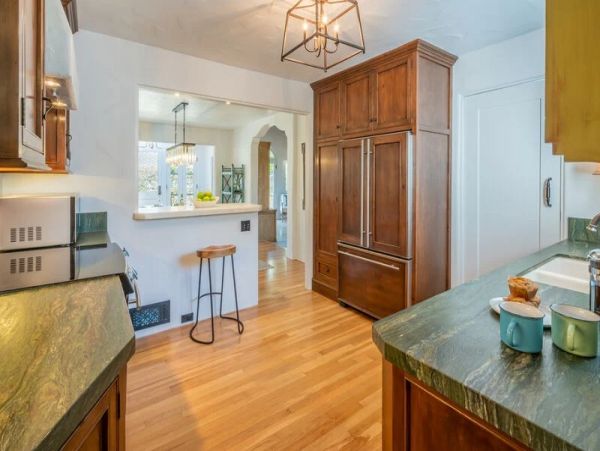 Charming 3 Bedrooms Home Sleeps 6 Guests in Santa Barbara
