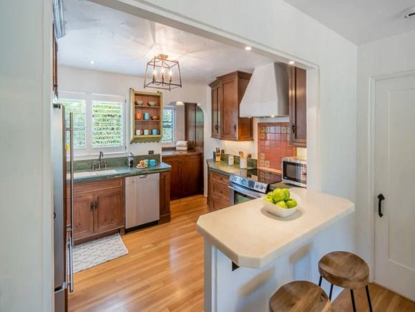 Charming 3 Bedrooms Home Sleeps 6 Guests in Santa Barbara