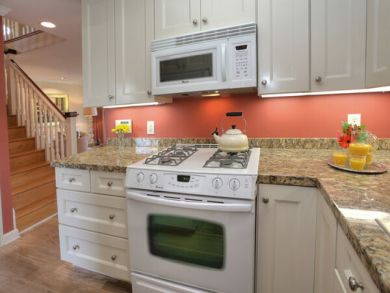 Two Bedroom Vacation Rental Home in Montecito Mountain Views