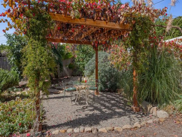 Santa Barbara Vacation Pool Home Sleeps 6 Guests