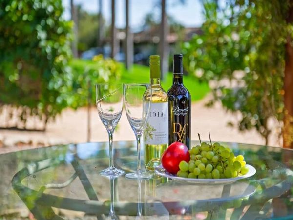 Santa Barbara Vacation Pool Home Sleeps 6 Guests