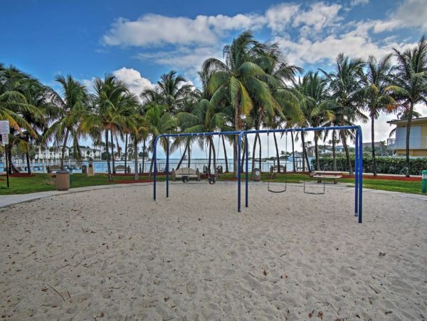 Pompano Beach Great Five Bedroom Vacation Pool Home