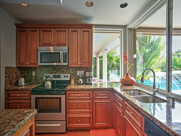 Pompano Beach Great Five Bedroom Vacation Pool Home