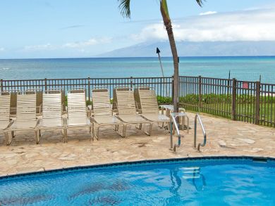 Lahaina Vacation Rental Condo Sleeps Six