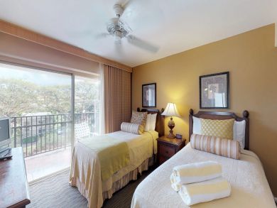 Lahaina Vacation Rental Condo Sleeps Six