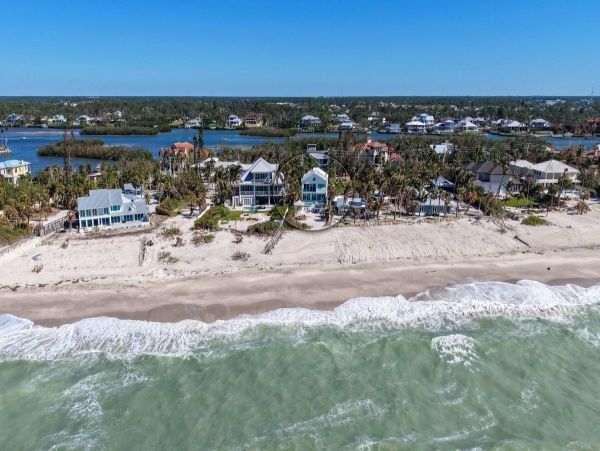 Private Beachfront Estate in Nokomis, FL - Luxurious Coastal Retreat