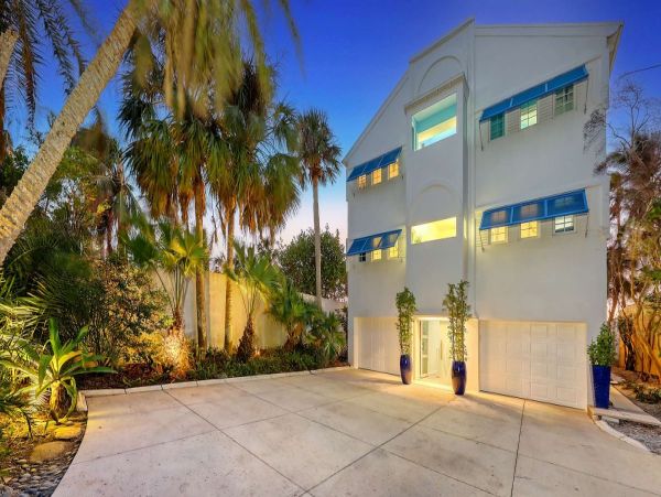 Private Beachfront Estate in Nokomis, FL - Luxurious Coastal Retreat