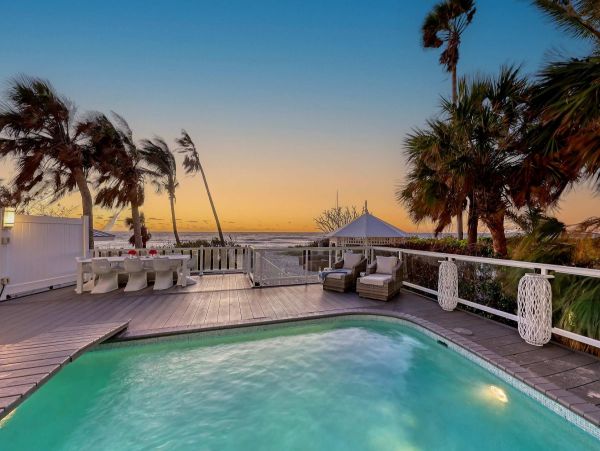 Private Beachfront Estate in Nokomis, FL - Luxurious Coastal Retreat