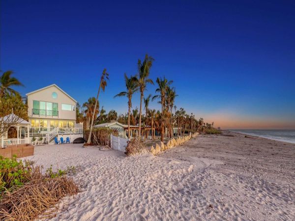 Private Beachfront Estate in Nokomis, FL - Luxurious Coastal Retreat