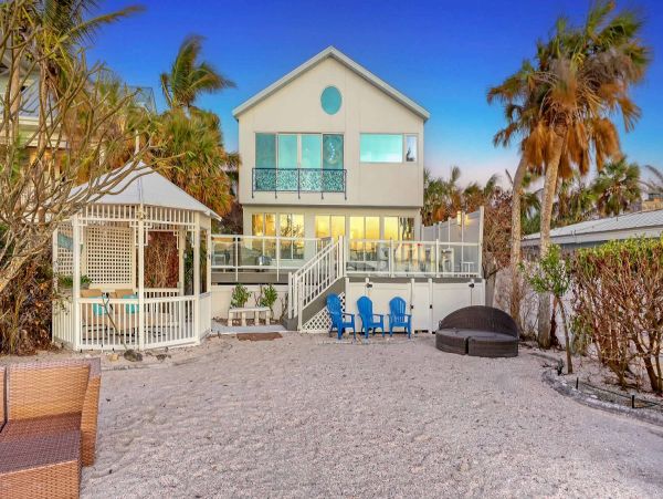 Private Beachfront Estate in Nokomis, FL - Luxurious Coastal Retreat