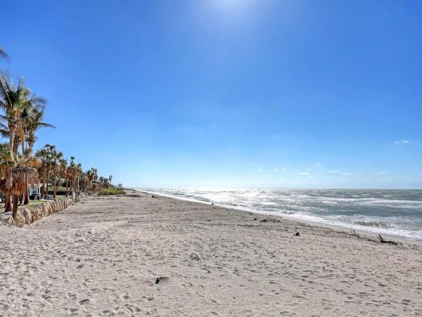 Private Beachfront Estate in Nokomis, FL - Luxurious Coastal Retreat