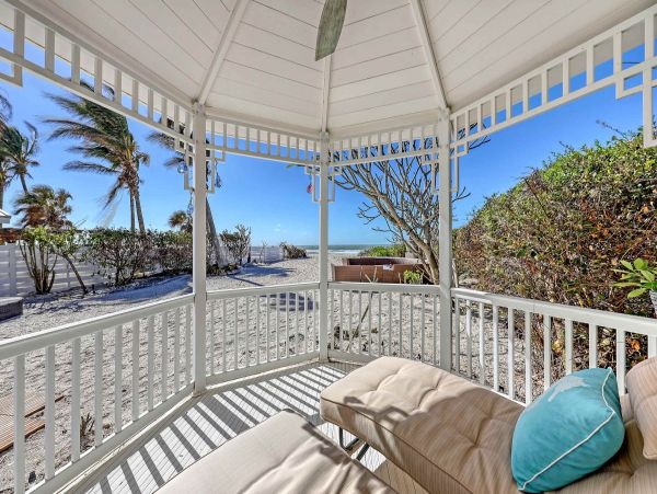 Private Beachfront Estate in Nokomis, FL - Luxurious Coastal Retreat