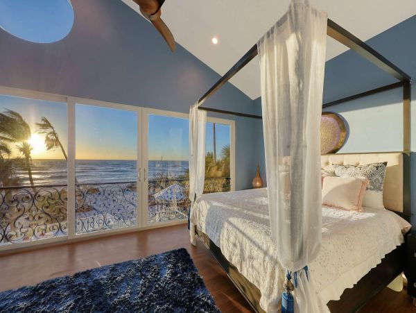 Private Beachfront Estate in Nokomis, FL - Luxurious Coastal Retreat
