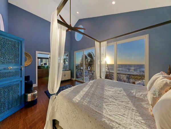 Private Beachfront Estate in Nokomis, FL - Luxurious Coastal Retreat