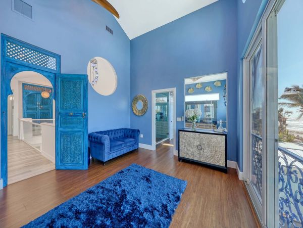 Private Beachfront Estate in Nokomis, FL - Luxurious Coastal Retreat