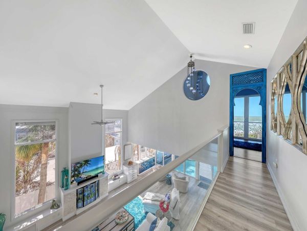 Private Beachfront Estate in Nokomis, FL - Luxurious Coastal Retreat