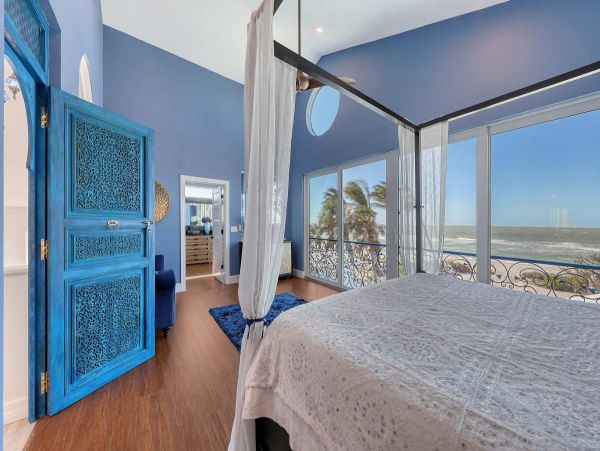 Private Beachfront Estate in Nokomis, FL - Luxurious Coastal Retreat