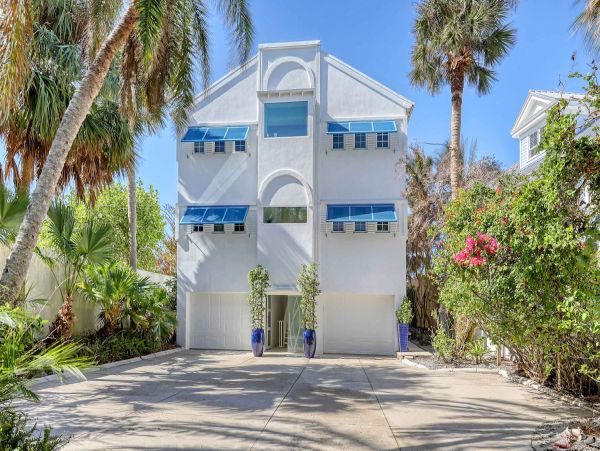 Private Beachfront Estate in Nokomis, FL - Luxurious Coastal Retreat