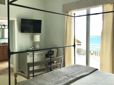 Casey Key Vacation Accommodation on Beach Sleeps 6