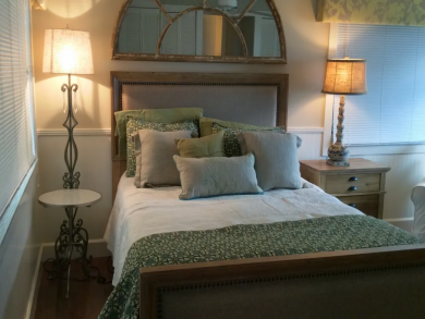 Casey Key Vacation Accommodation on Beach Sleeps 6