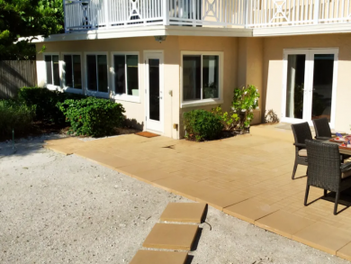 Casey Key Vacation Accommodation on Beach Sleeps 6