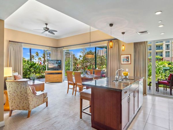 Maui Vacation Rental - Six Bedroom Ground Floor Luxury Suites