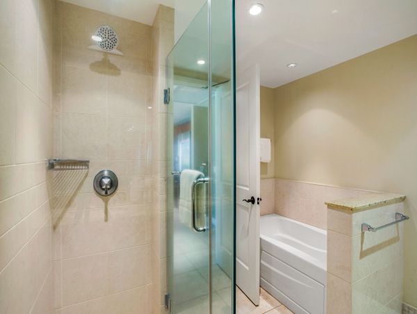Maui Vacation Rental - Six Bedroom Ground Floor Luxury Suites