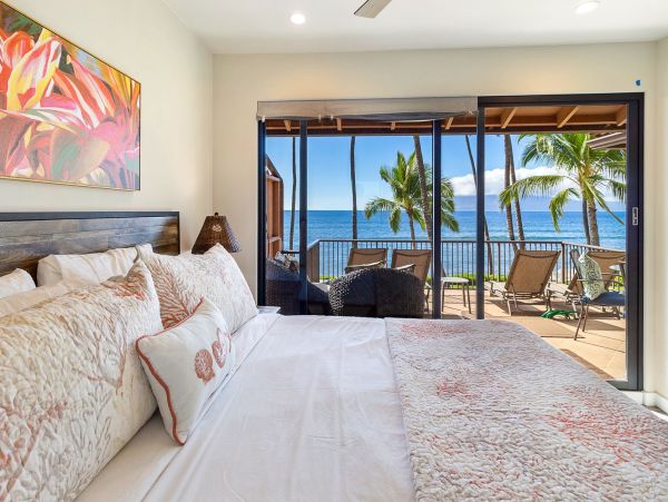 Oceanfront Lahaina Luxury Vacation Rental Sleeps 8 Guests