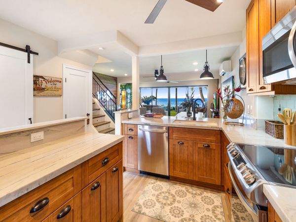 Oceanfront Lahaina Luxury Vacation Rental Sleeps 8 Guests