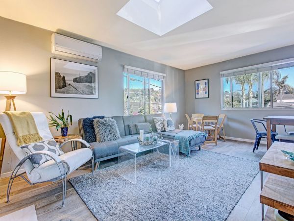 Charming 3 Bedroom Duplex in Del Mar One Block to Beach