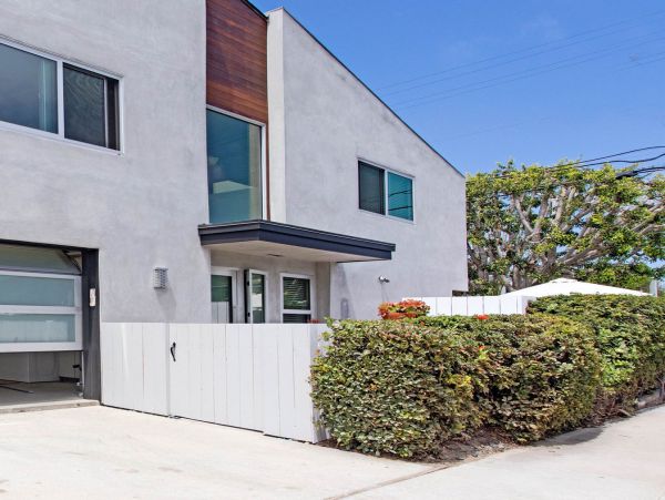 Charming 3 Bedroom Duplex in Del Mar One Block to Beach