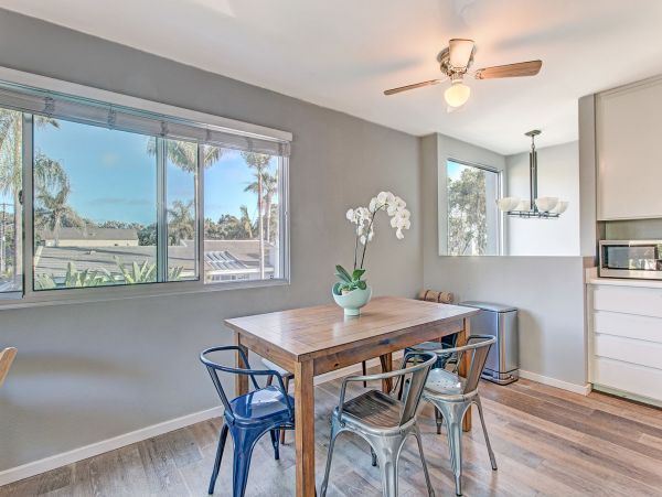 Charming 3 Bedroom Duplex in Del Mar One Block to Beach