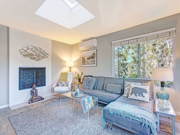 Charming 3 Bedroom Duplex in Del Mar One Block to Beach