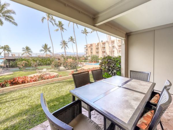 Lahaina Vacation Beach Condo Sleeps 6 Guests