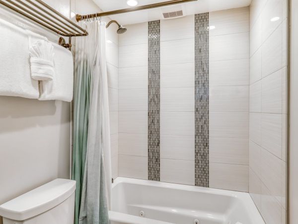 Lahaina Vacation Beach Condo Sleeps 6 Guests
