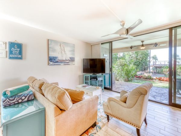 Lahaina Vacation Beach Condo Sleeps 6 Guests