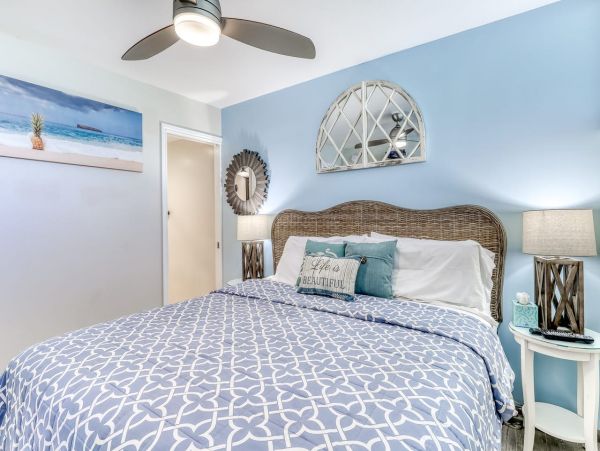 Lahaina Vacation Beach Condo Sleeps 6 Guests