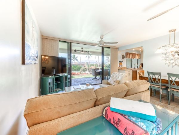 Lahaina Vacation Beach Condo Sleeps 6 Guests
