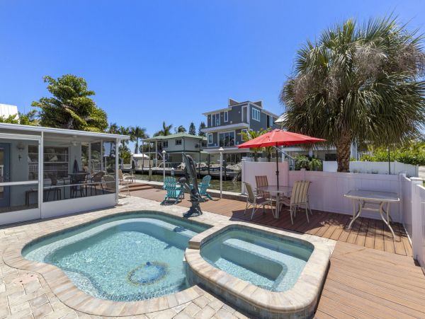 Bradenton Beach Vacation Pool Home With Bay Views Sleeps 10
