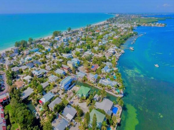 Bradenton Beach Vacation Pool Home With Bay Views Sleeps 10