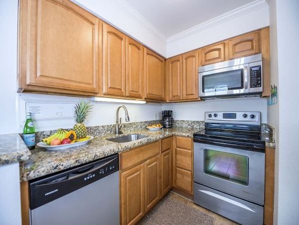 Great Value Lahaina Vacation Beach Condo Sleeps 6 Guests