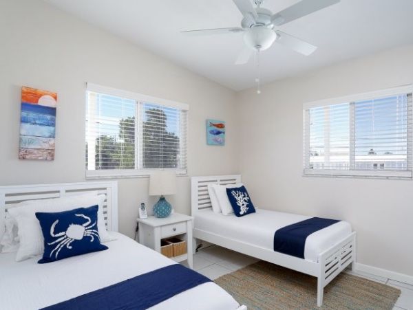 Value Oceanfront 3 Bedroom Pool Home Sleeps 10 in Islamorada