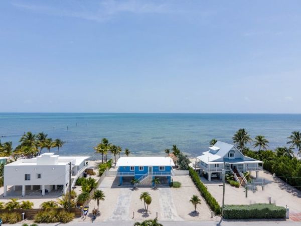 Value Oceanfront 3 Bedroom Pool Home Sleeps 10 in Islamorada
