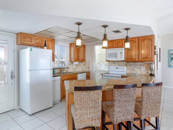 Value Oceanfront 3 Bedroom Pool Home Sleeps 10 in Islamorada