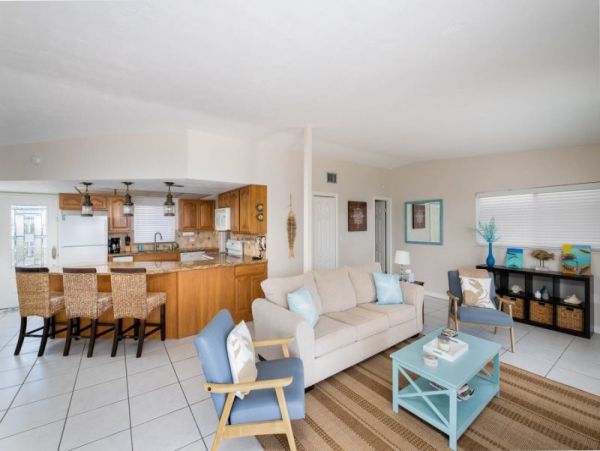 Value Oceanfront 3 Bedroom Pool Home Sleeps 10 in Islamorada
