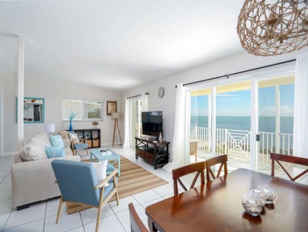 Value Oceanfront 3 Bedroom Pool Home Sleeps 10 in Islamorada
