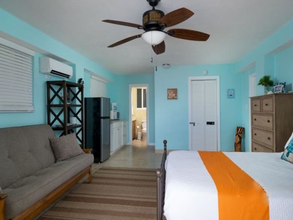 Value Oceanfront 3 Bedroom Pool Home Sleeps 10 in Islamorada
